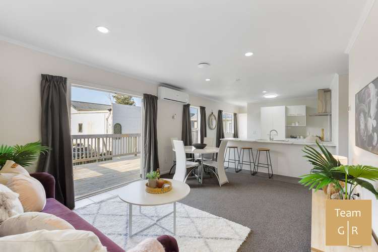 2/109 Beach Road Pahurehure_3