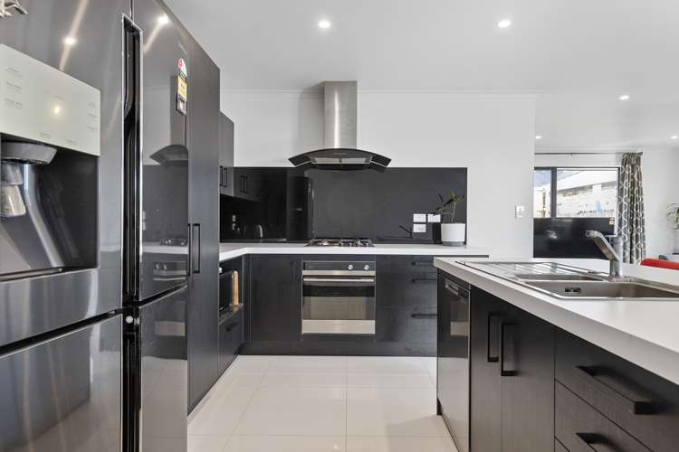 10 Inuwai Street Glenview_7