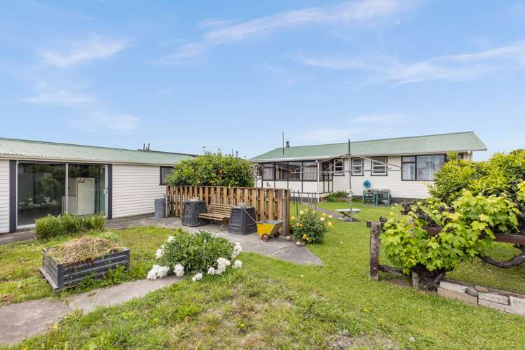 1402 Warwick Place Mayfair_15