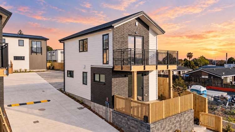 Lot 1-14/9 Marriott Road & 9 Cheris Place Pakuranga Heights_0
