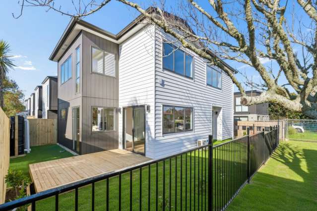 Road Frontage Standalone, New & Built to Impress