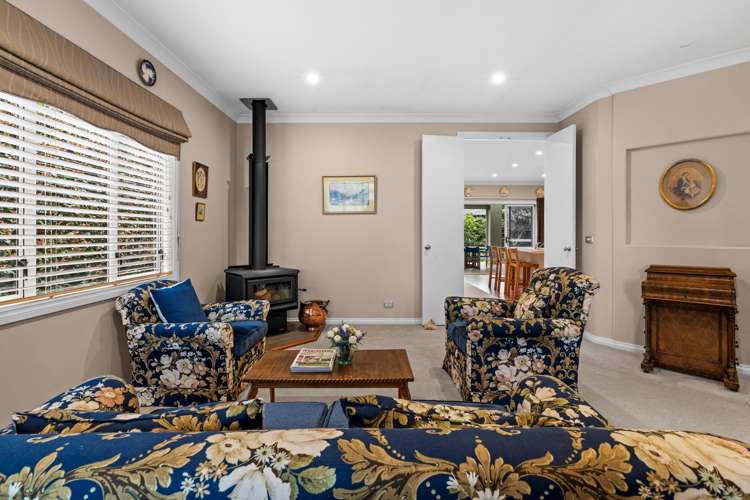 13 Heynes Place Clive_8