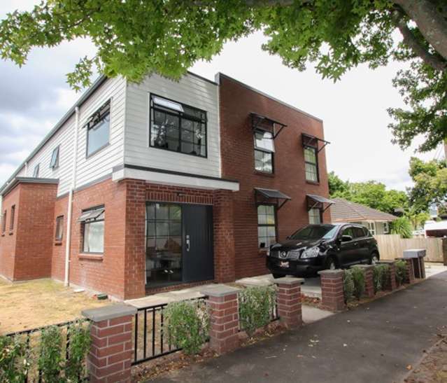 Easy care, lock up and leave living