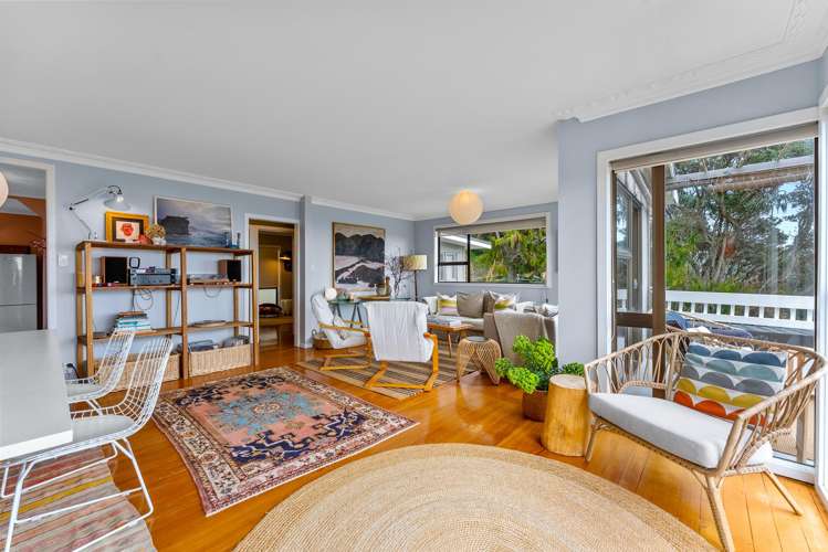 27 Domain Crescent Muriwai Beach_5