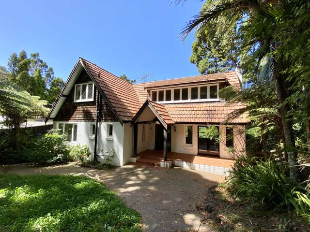 4 Bedrooms - Native Bush Setting!