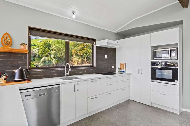 68 Valley View Road Otaika_3