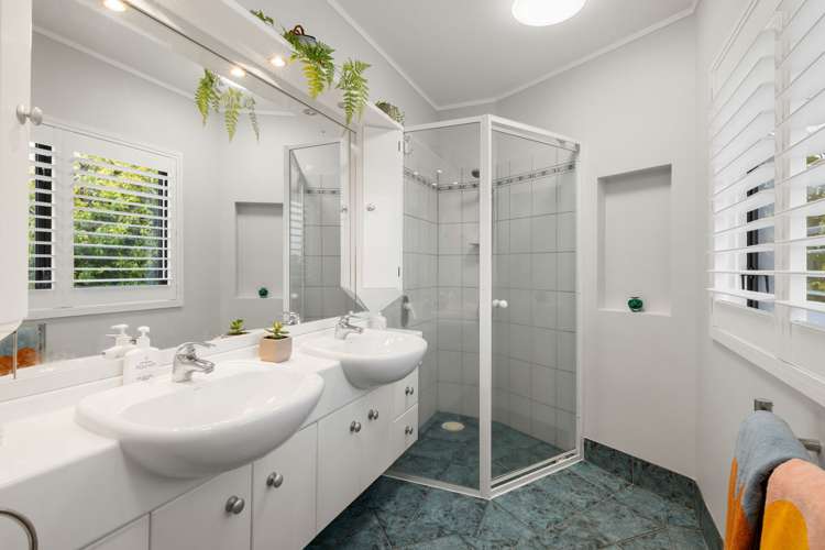 150 Lake Crescent Hamilton Lake_13