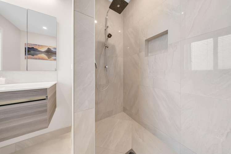 13 Otaota Way Flat Bush_18