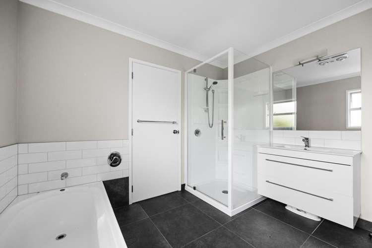 810a Cook Place Raureka_12