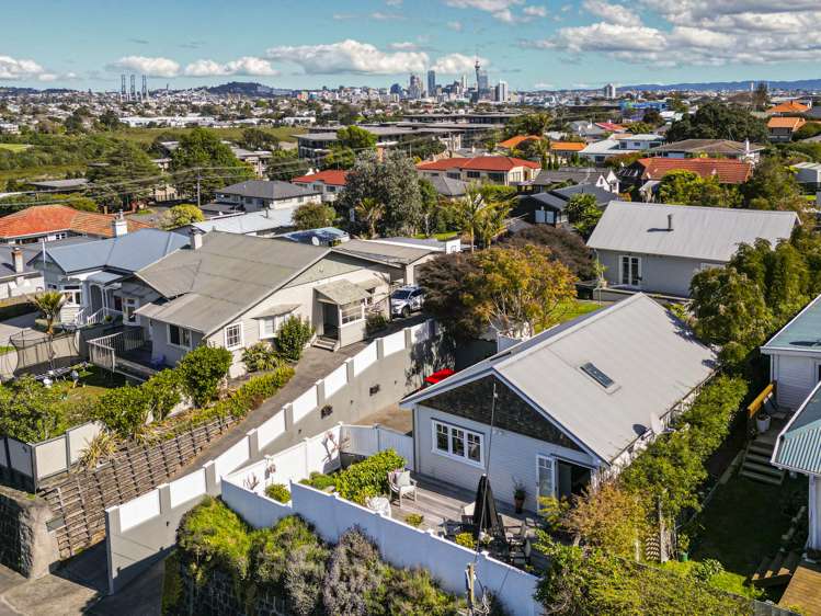 47 Lake Road Devonport_19