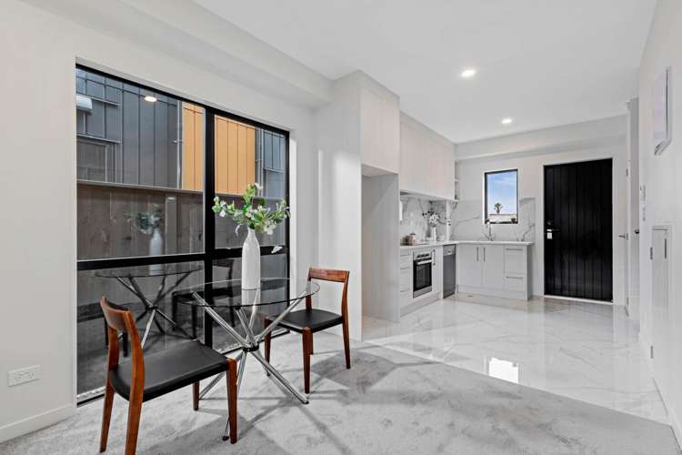 8/3 Beach Road Te Atatu Peninsula_5