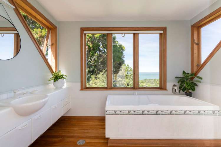 1 Tanekaha Road Titirangi_14