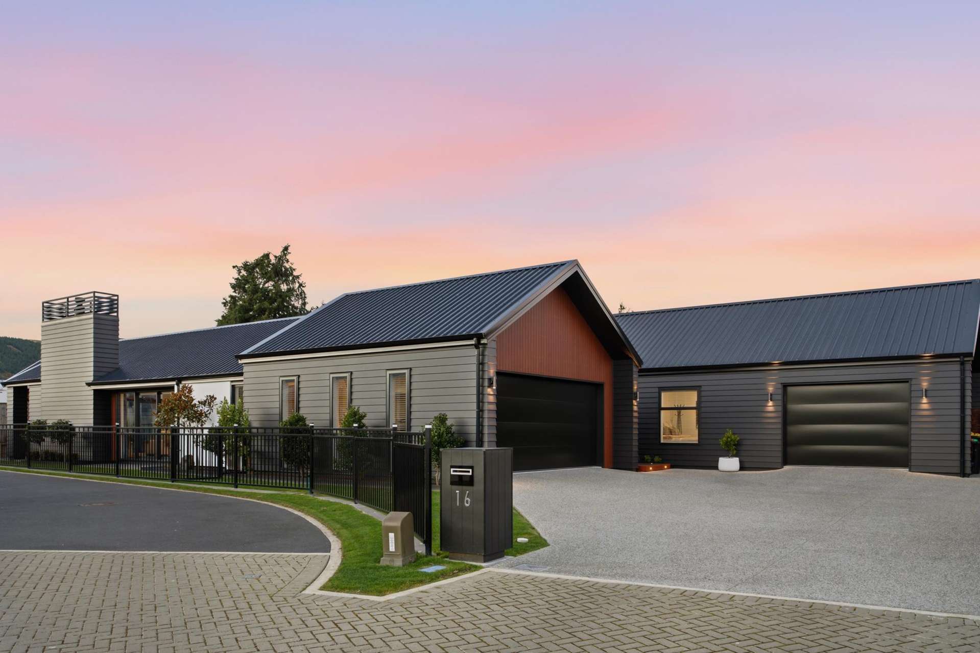 16 Three Kings Court Outram_0