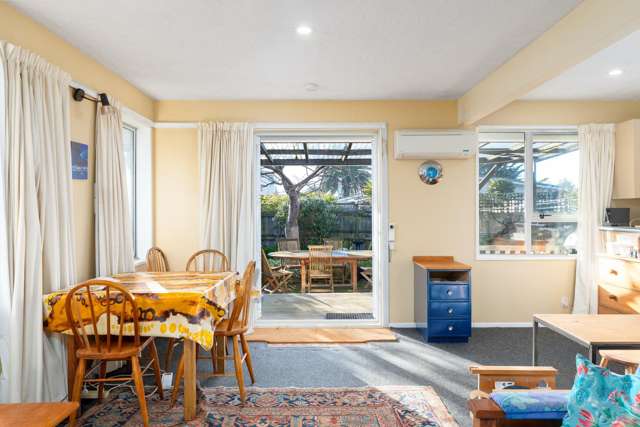 2/115 Rocking Horse Road Southshore_3