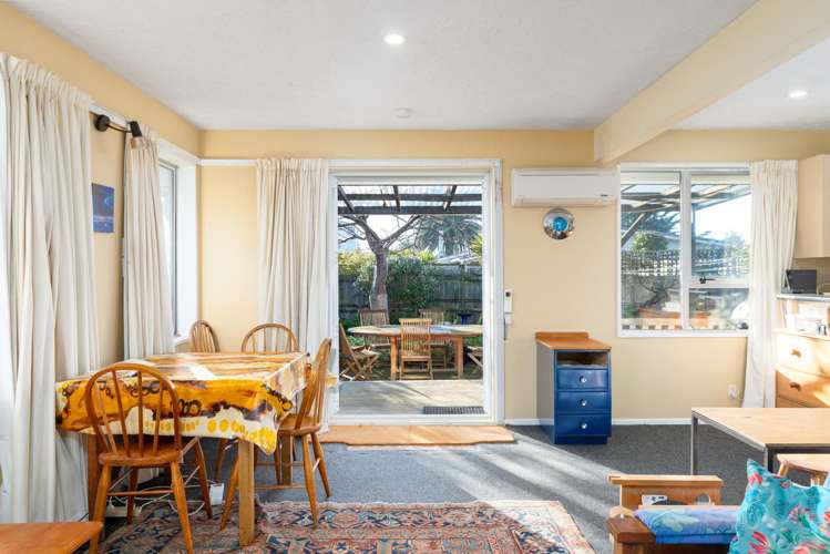 2/115 Rocking Horse Road Southshore_3