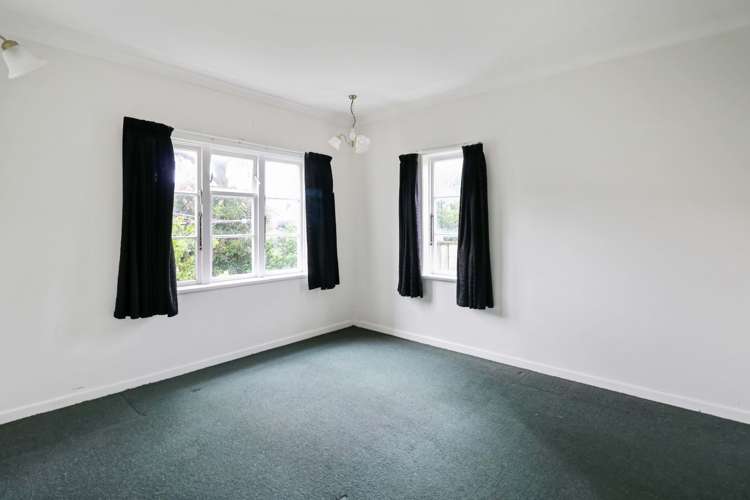 63-65G Whites Line East 1378_4