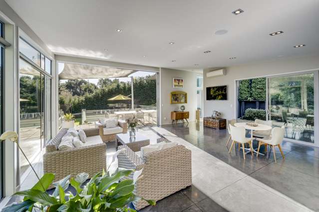 Elegant Family Retreat In Coveted Havelock North