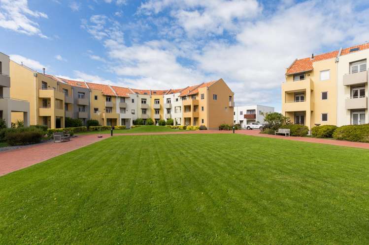 57/305 Evans Bay Parade Hataitai_9