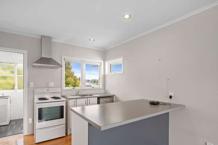 2/619 Beach Road Rothesay Bay_3