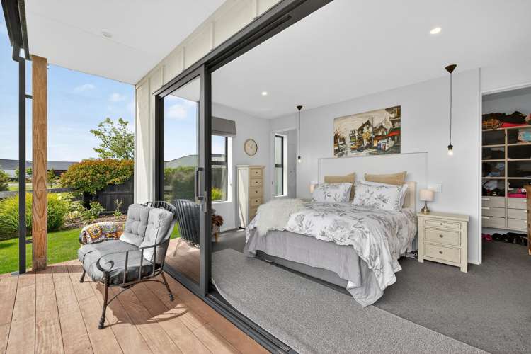 32 Carnaveron Drive Lincoln_12