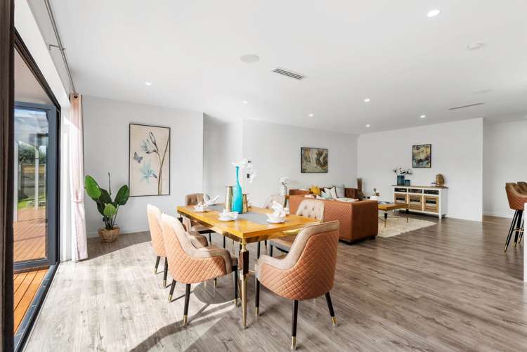 14 Leebank Crescent Riverhead_6