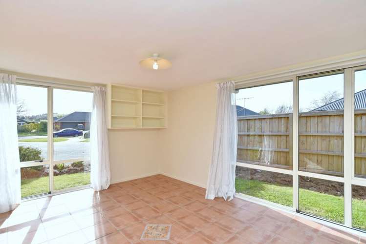 2c Hilton Drive Amberley_11