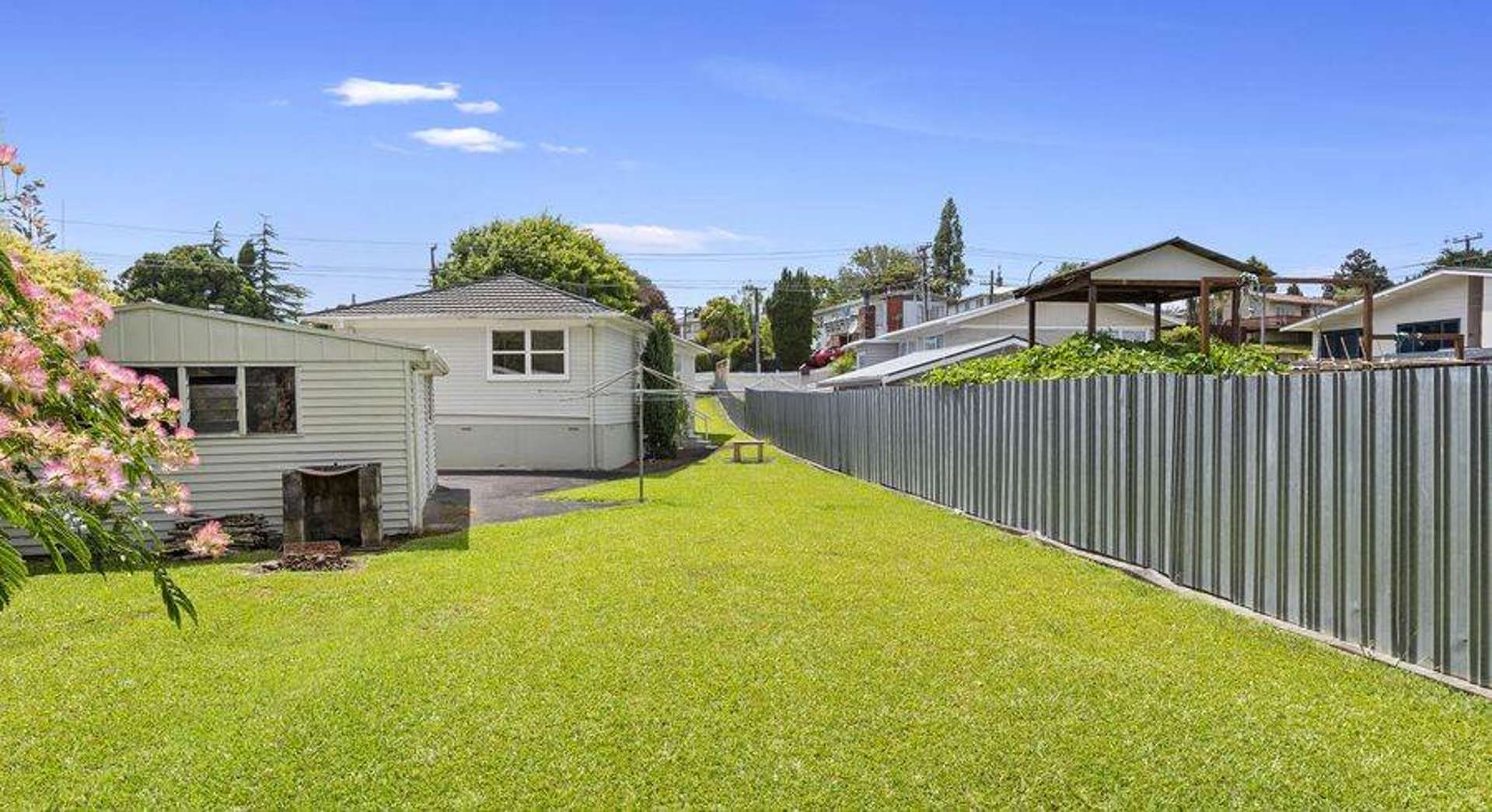 121 Vodanovich Road Te Atatu South_0