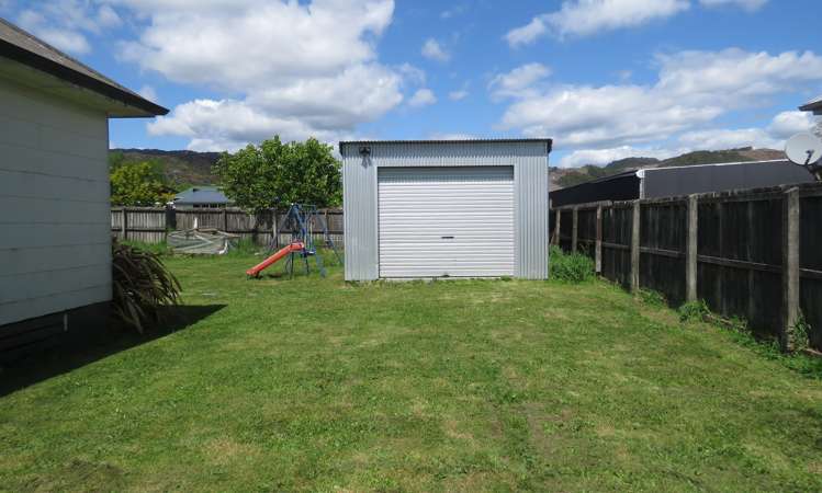 3 Plaskett Street Reefton_11