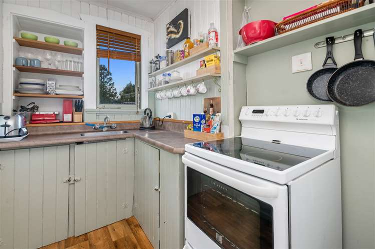 11 John Road Fairy Springs_12