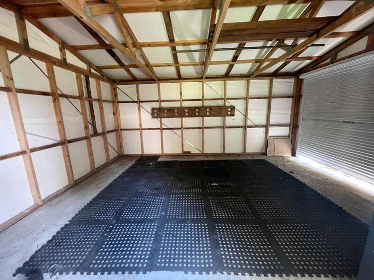 196 Glengarry Road Glen Eden_14