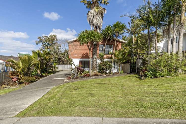 8 Thalia Place Totara Vale_18