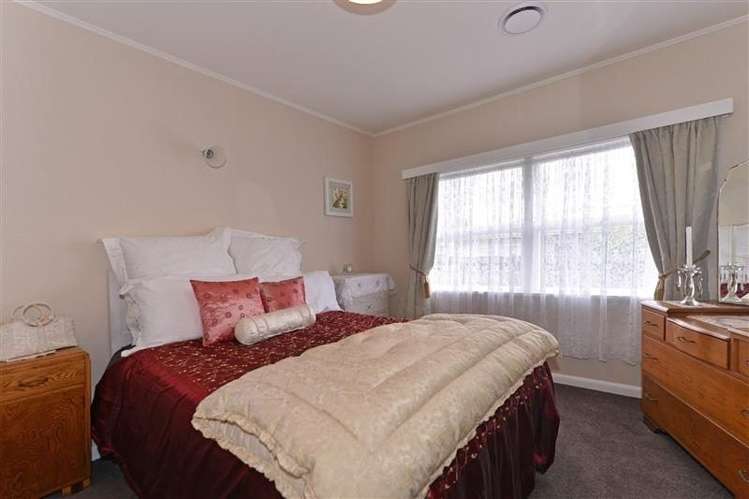 21 Kipling Crescent Stoke_9
