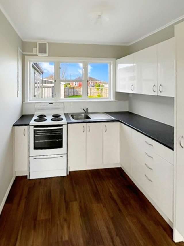 18 Devon Crescent 10985_2