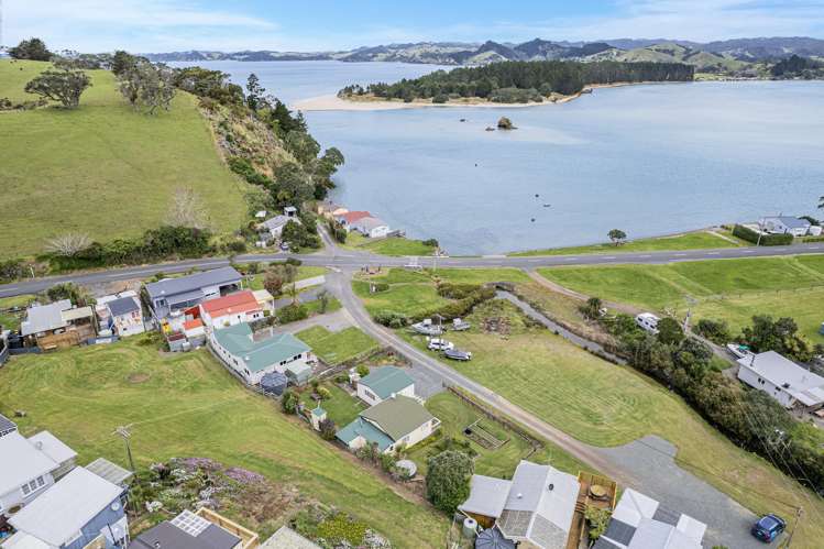 8 Hugh Barron Way Whananaki_17