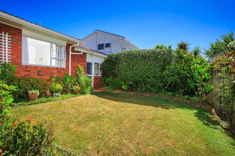 2/10 Jutland Road Hauraki_10