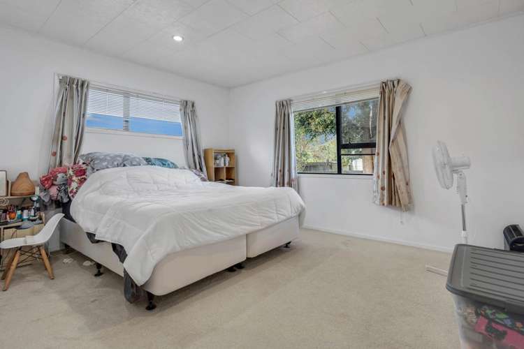 13 Gosford Drive Botany Downs_7