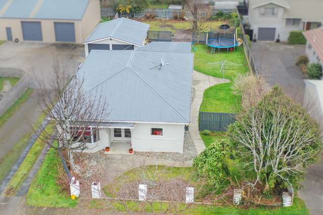 Spacious family home with great garaging!