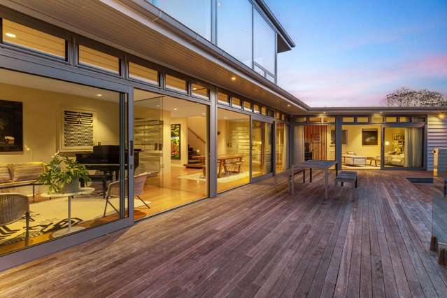 BUSH, POOL, TENNIS - THE ULTIMATE KARORI LIFESTYLE