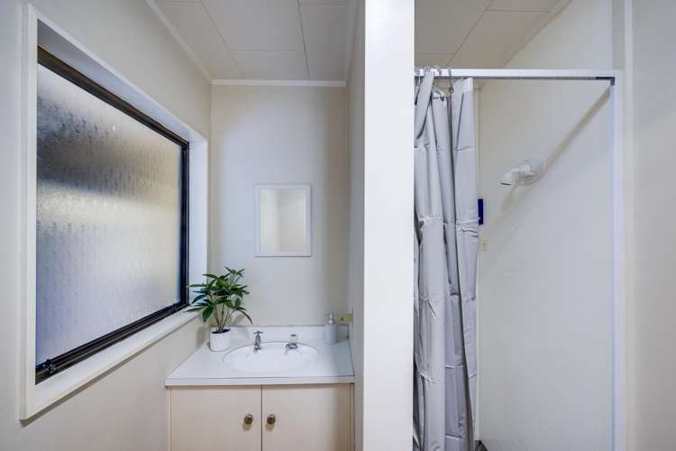 1100A Cunningham Crescent Mayfair_10