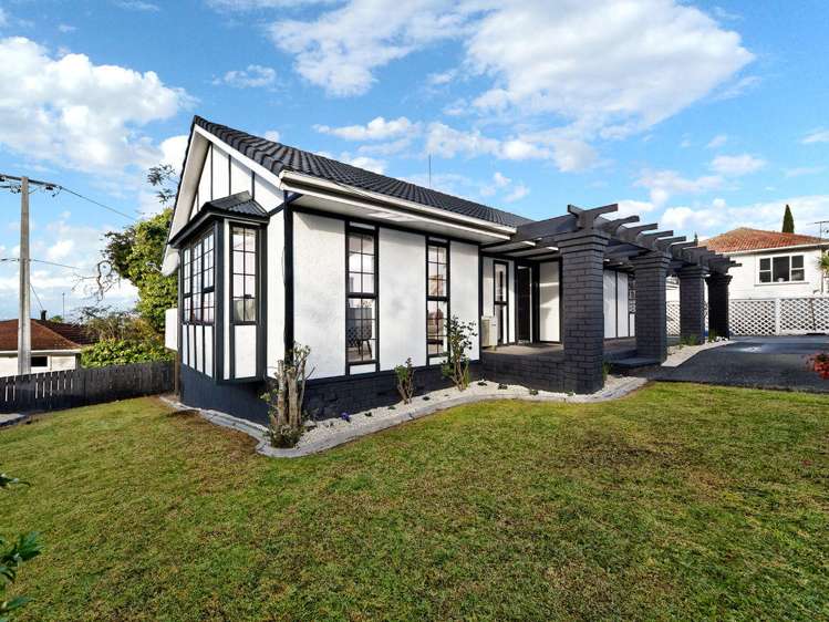 2/7 Te Atatu Road Te Atatu South_0