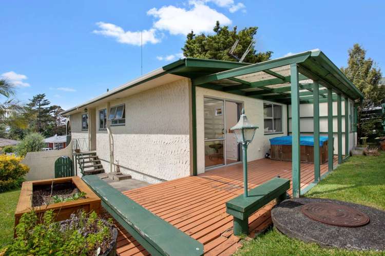 29 Finlow Drive Te Atatu South_1