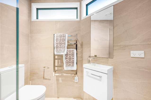 5/108-112 Unsworth Drive Unsworth Heights_3