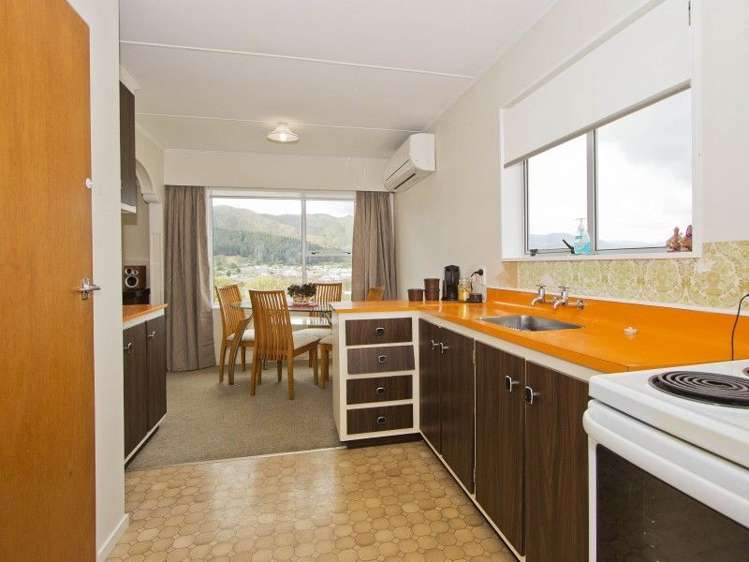 14 Naseby Grove Wainuiomata_11