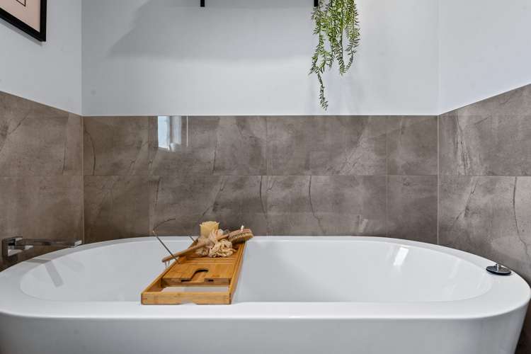 57 Amberley Avenue Te Atatu South_14