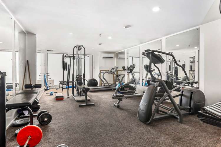 5H/175 Hurstmere Road Takapuna_18