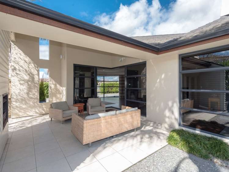 1 Somerton Drive Huntington_11