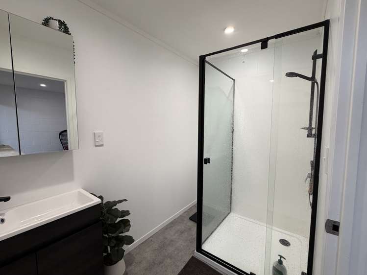 E/249 Moore Street Howick_8