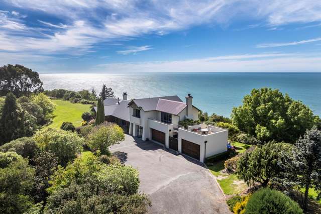 South Island lifestyle with gardens, panorama