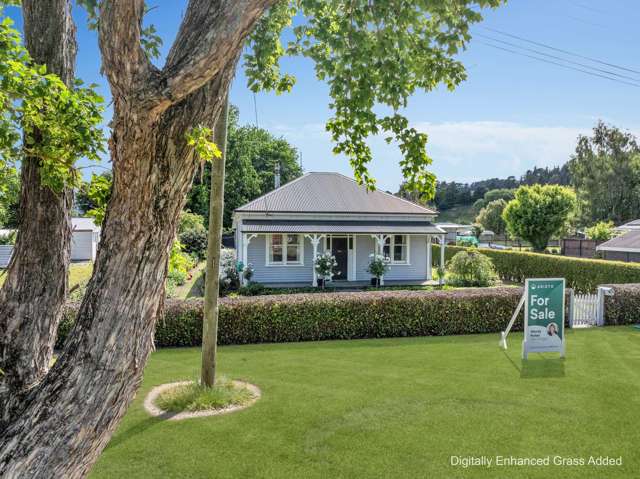 Pretty as a Picture on Half an Acre in Waiau!