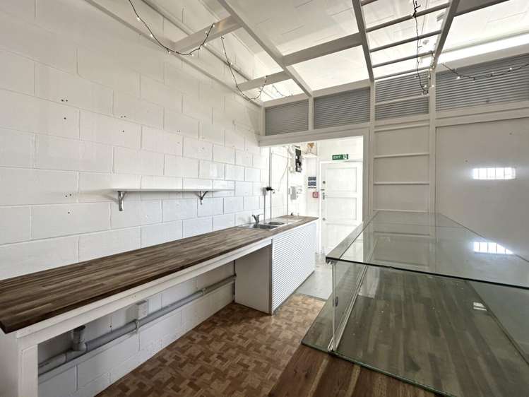 Unit 2, 22 Te Heuheu Street Town Centre_8